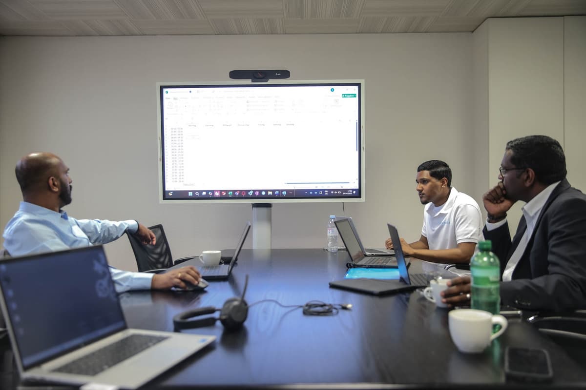 MaxApp Team